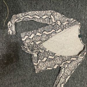 Long sleeve crop top with tie